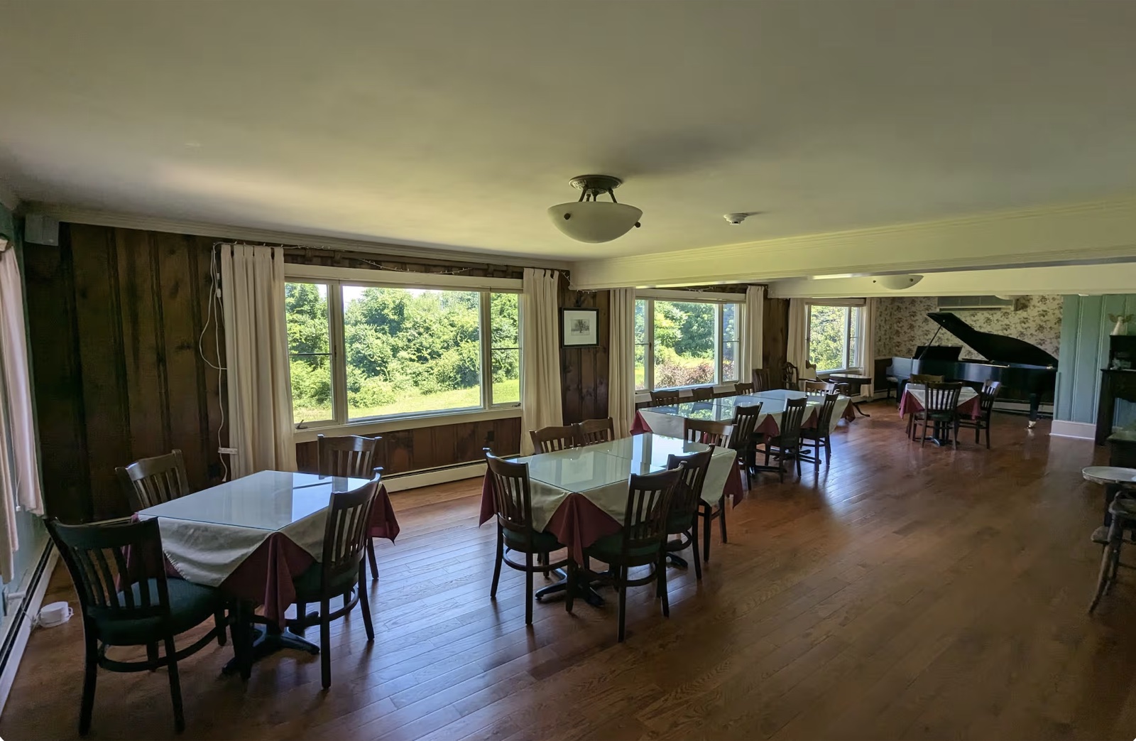 Large meeting and dining room